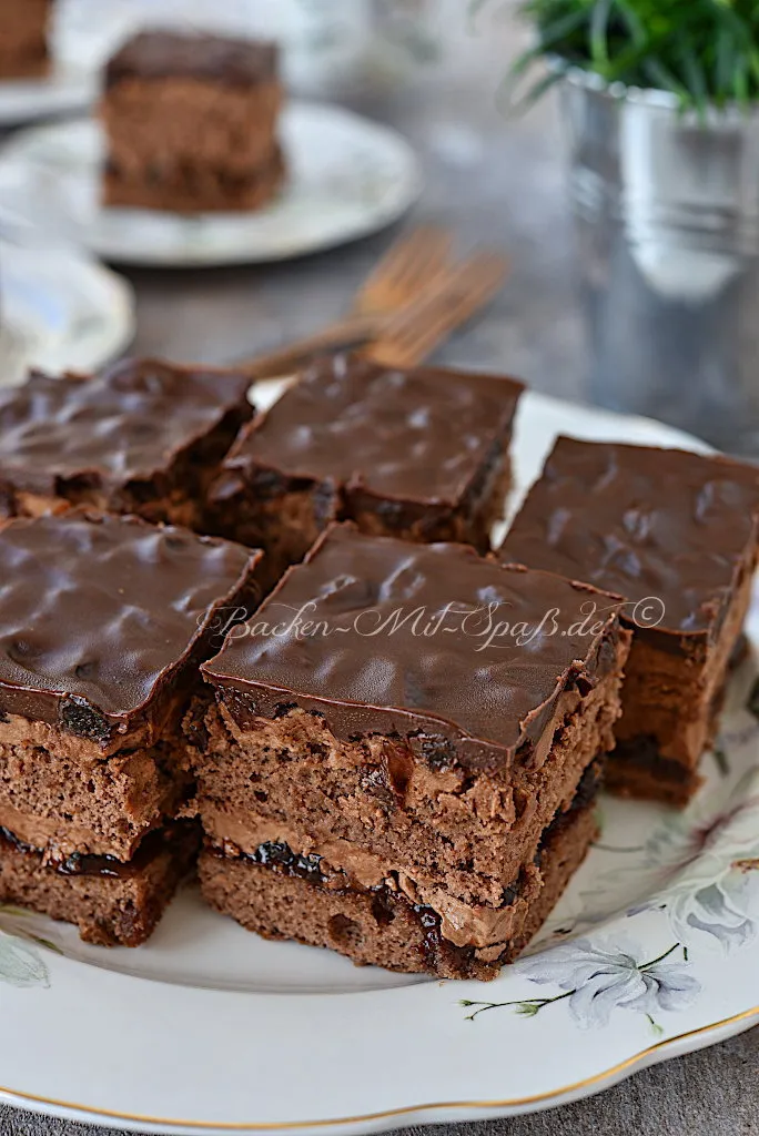 Beschwipster Schokoladen-Rosinen-Kuchen Beschwipster Schokoladen-Rosinen-Kuchen