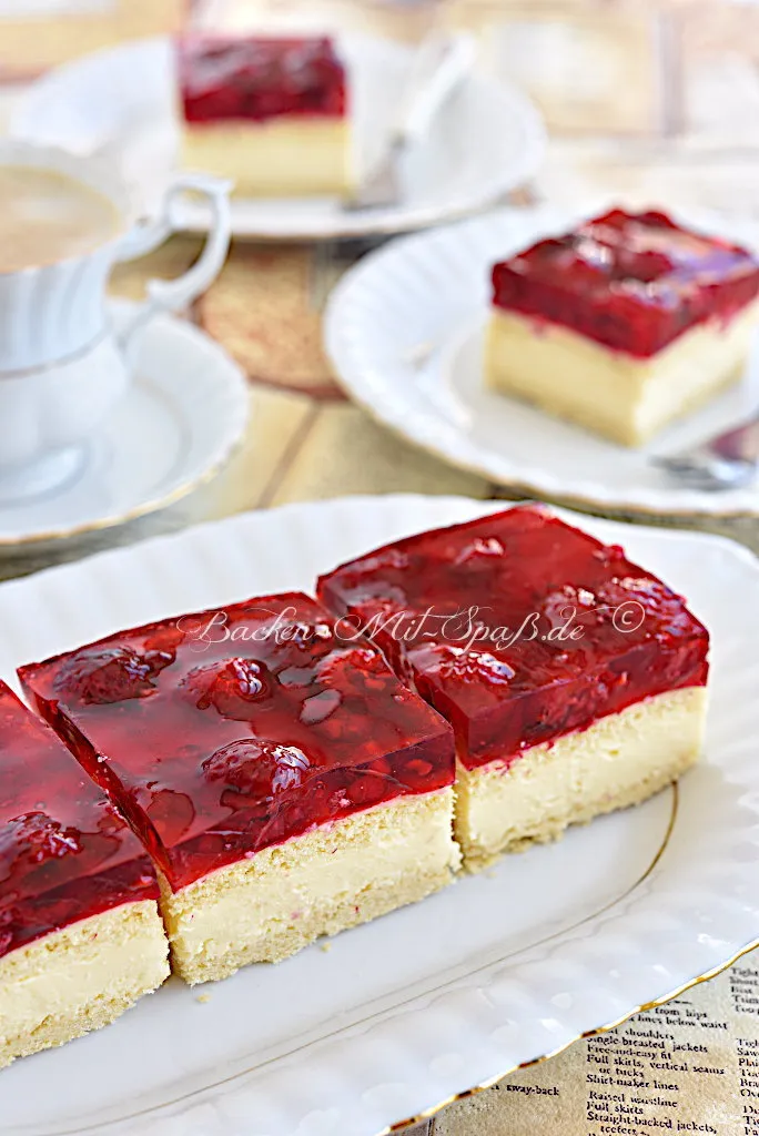 Gekochter Käsekuchen mit Götterspeise