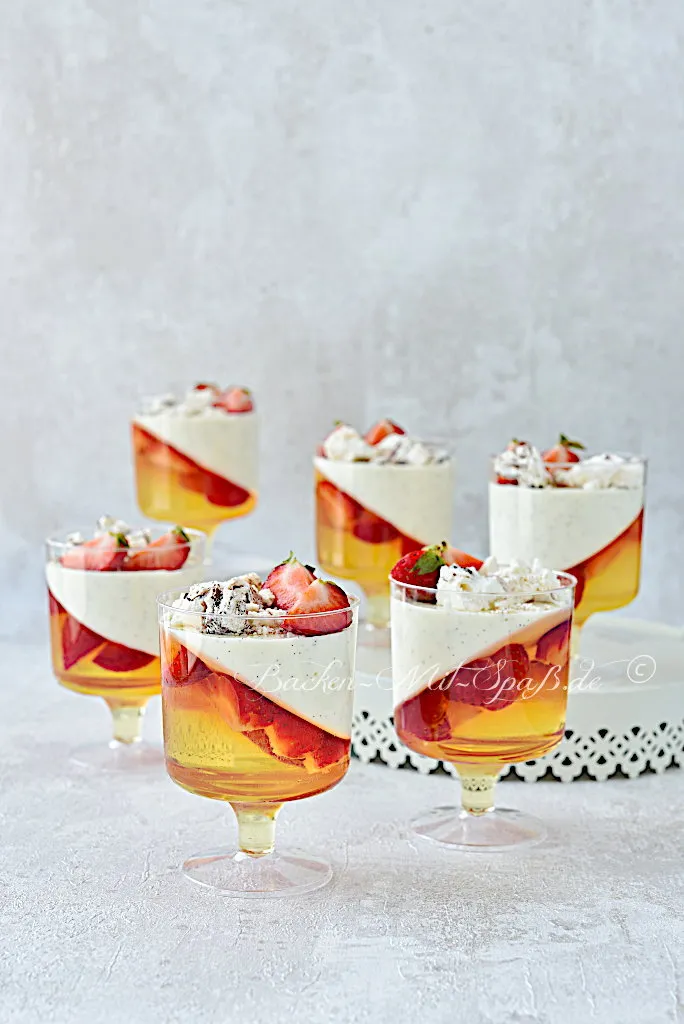 Panna Cotta mit Wackelpudding Panna Cotta mit Wackelpudding