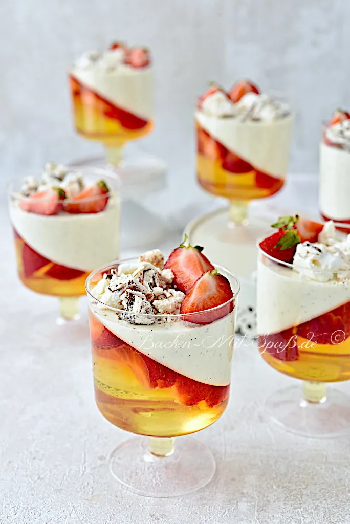 Panna Cotta mit Wackelpudding Panna Cotta mit Wackelpudding
