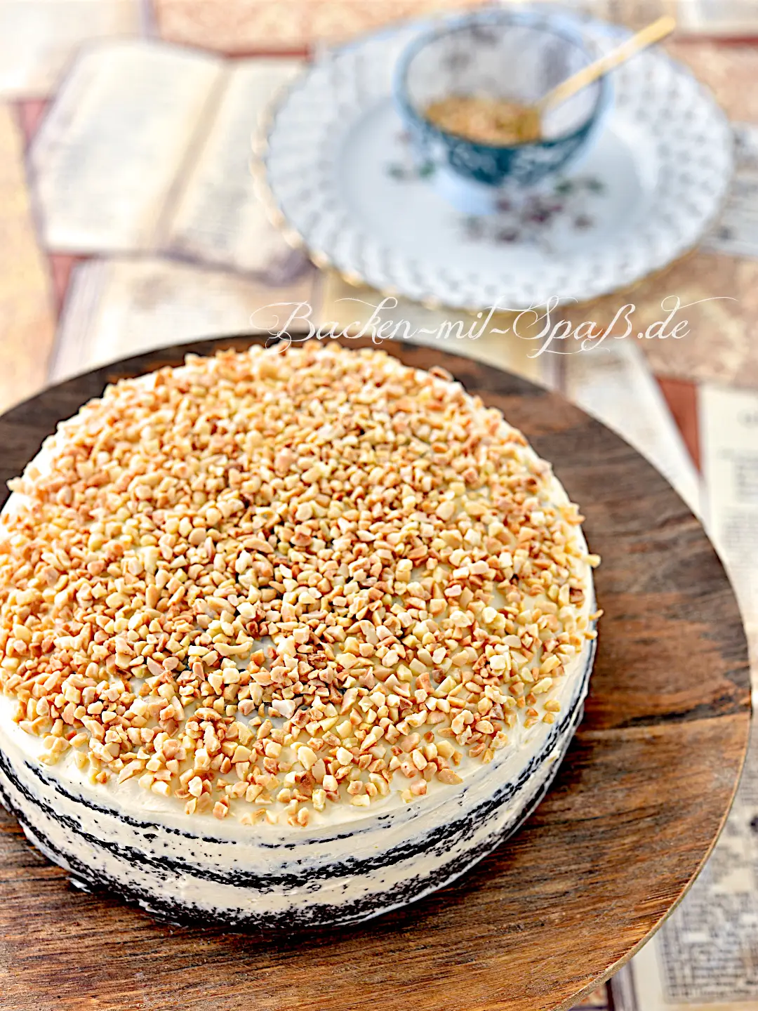 Schokoladentorte mit Buttercreme (Low Carb, Keto) Schokoladentorte mit Buttercreme (Low Carb, Keto)