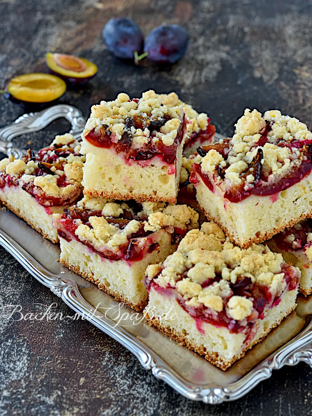 Zwetschgenkuchen mit Streuseln und Öl-Rührteig