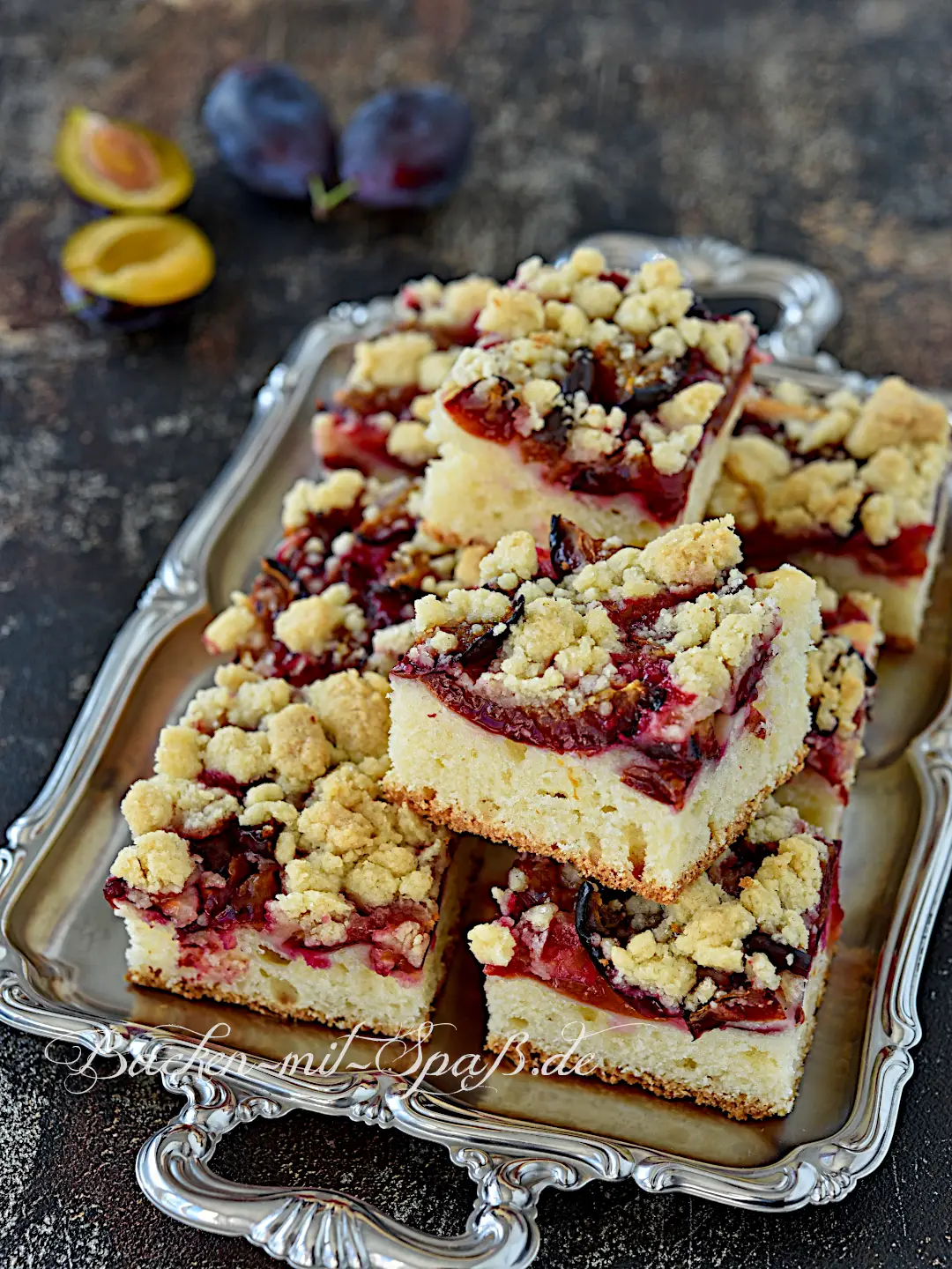 Zwetschgenkuchen mit Streuseln und Öl-Rührteig