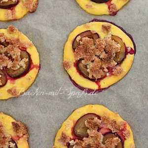 Low Carb Käseküchlein mit Zwetschgen