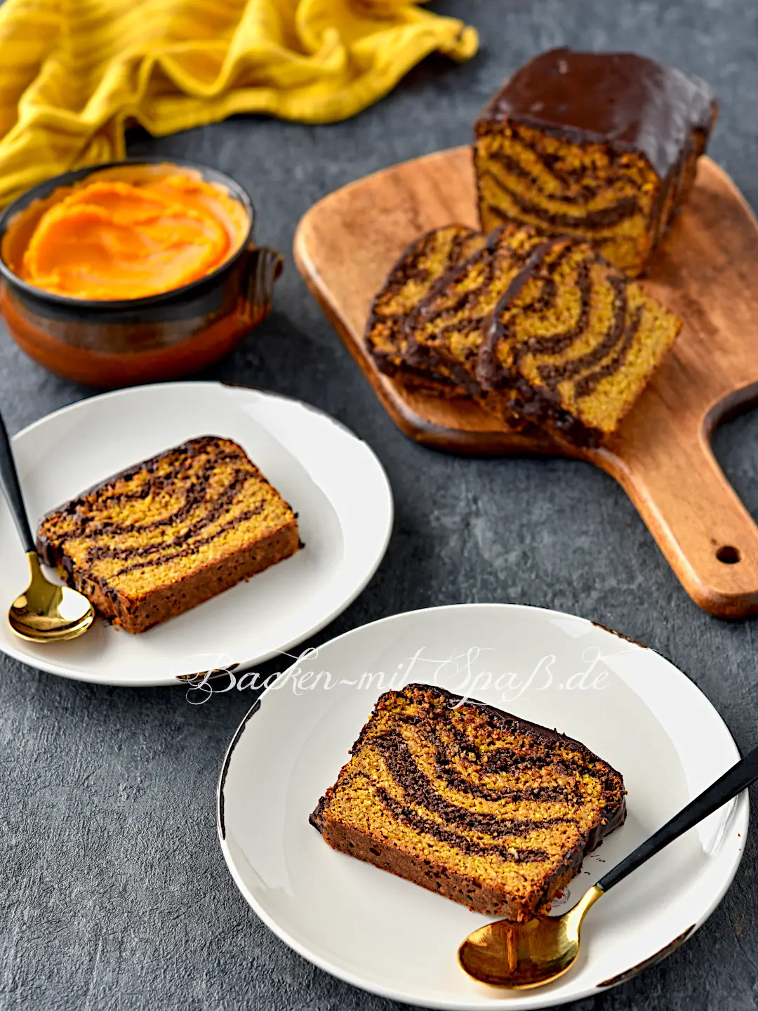 Kürbis-Zebrakuchen (Low Carb, Keto) Kürbis-Zebrakuchen (Low Carb, Keto)