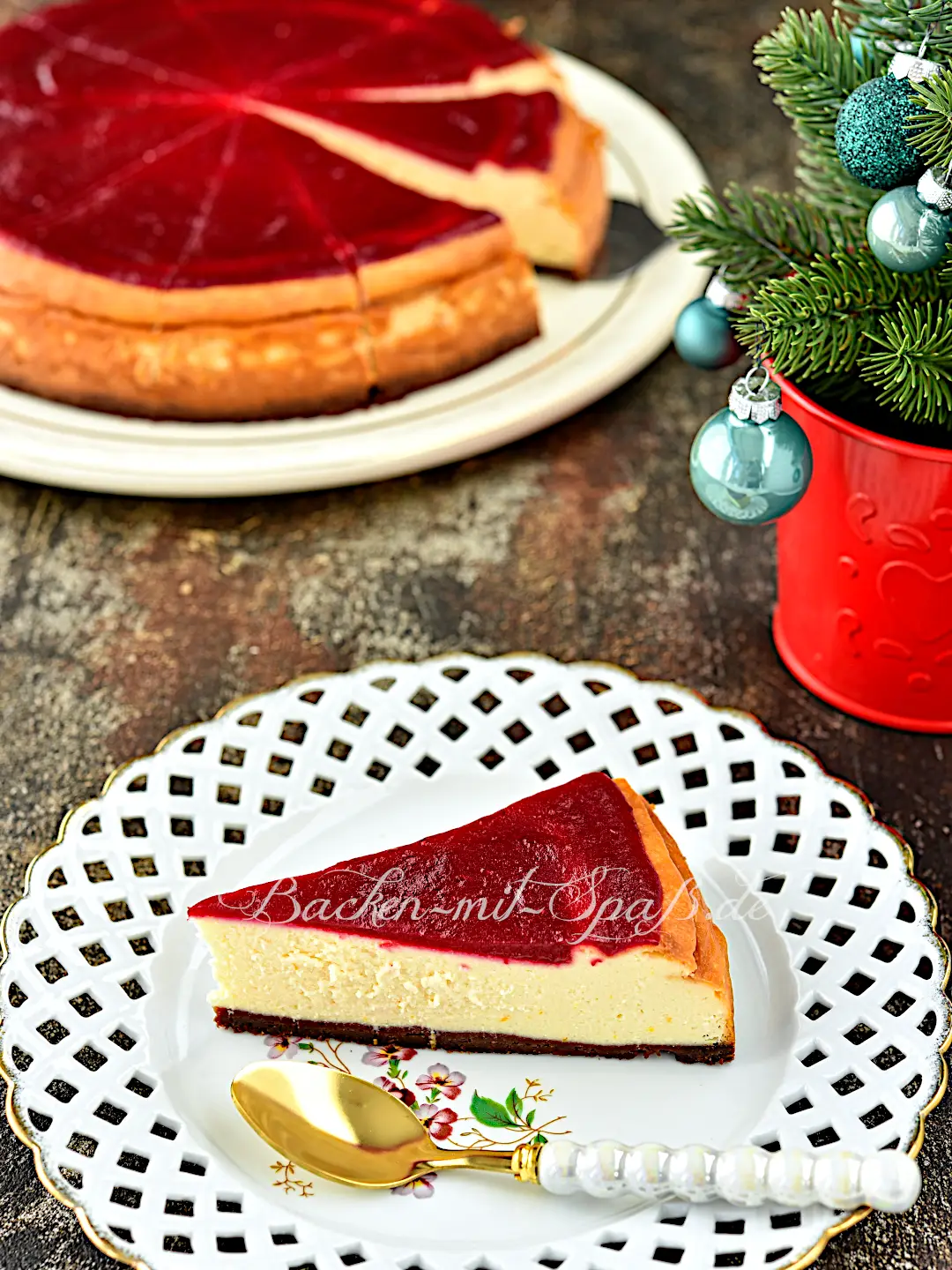 Käsekuchen mit weißer Schokolade und Preiselbeeren Käsekuchen mit weißer Schokolade und Preiselbeeren