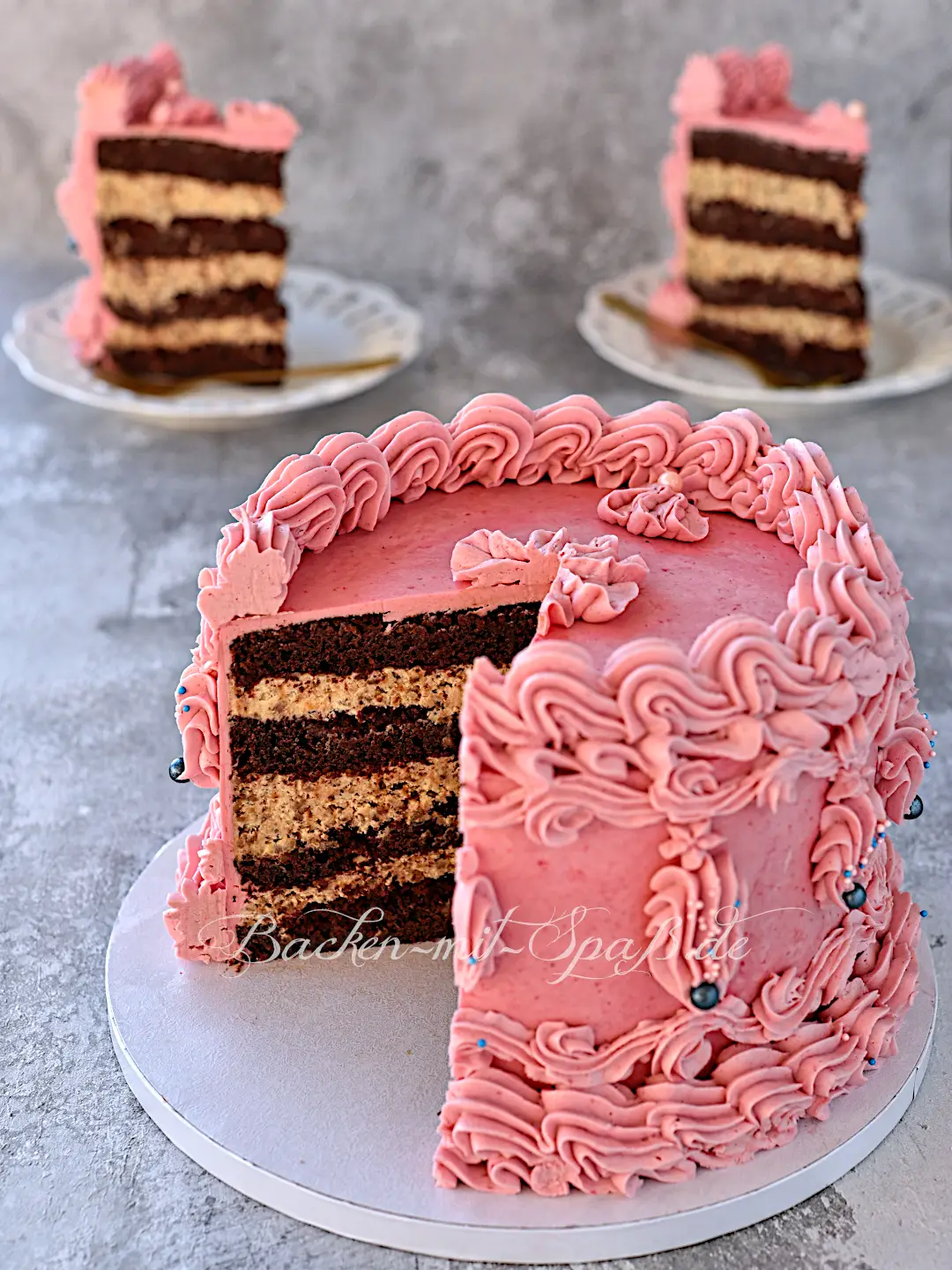 Schoko-Karamell-Torte mit Himbeer Swiss Meringue Buttercreme