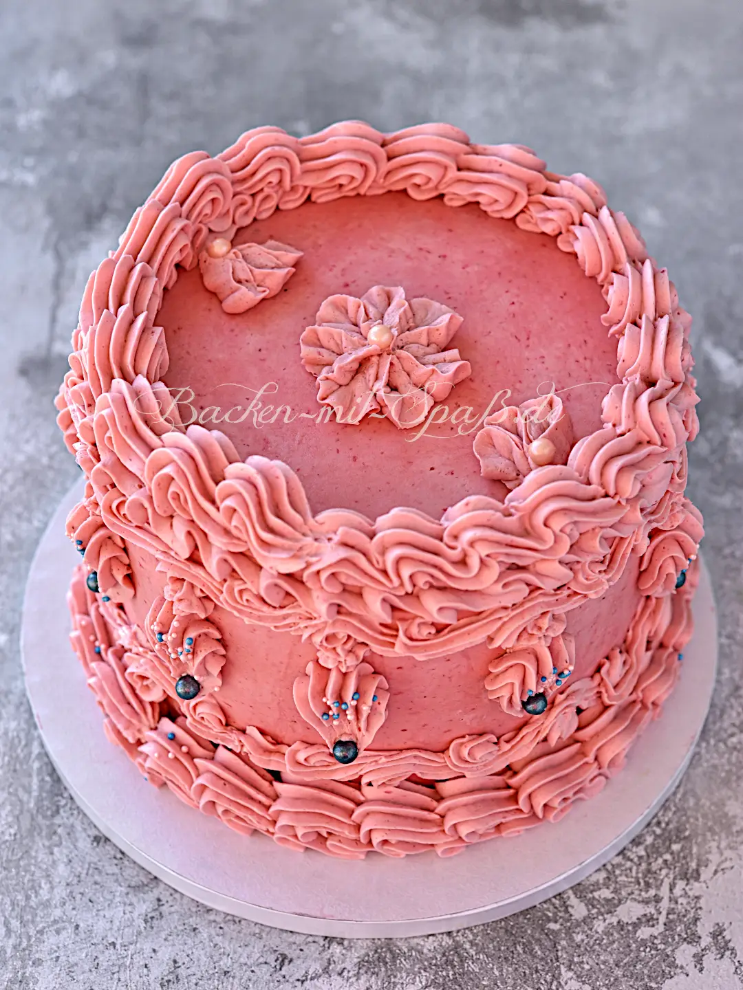 Schoko-Karamell-Torte mit Himbeer Swiss Meringue Buttercreme