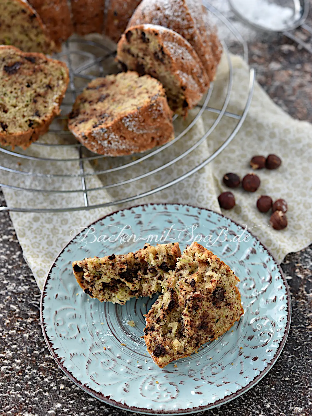 Zucchini-Nuss-Kuchen mit Schokolade