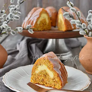 Karotten-Gugelhupf mit Frischkäsefüllung
