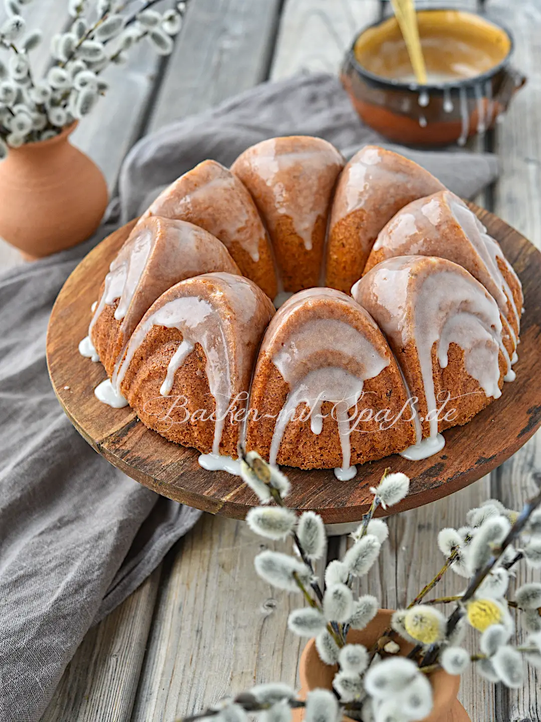 Karotten-Gugelhupf mit Frischkäsefüllung