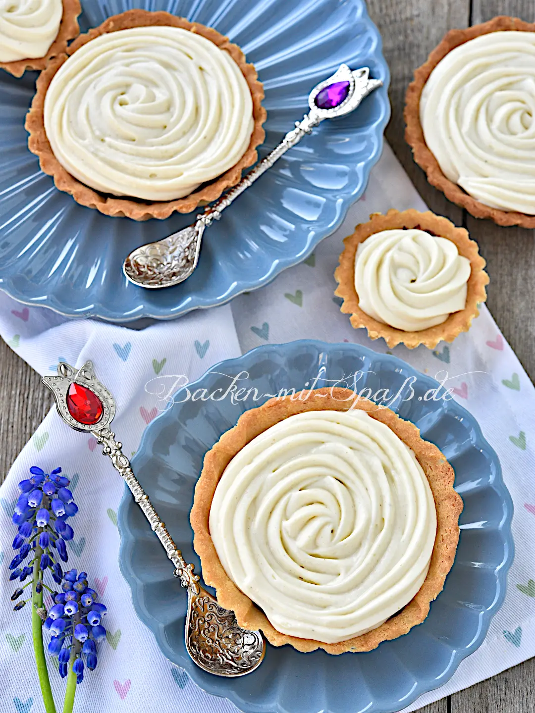 Heidelbeer-Tartelettes mit Halva-Creme