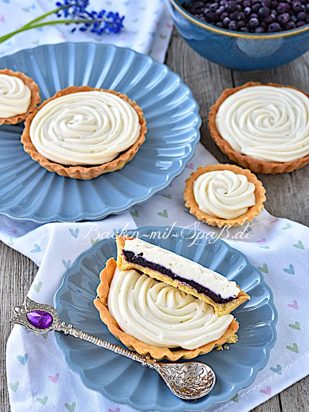 Heidelbeer-Tartelettes mit Halva-Creme