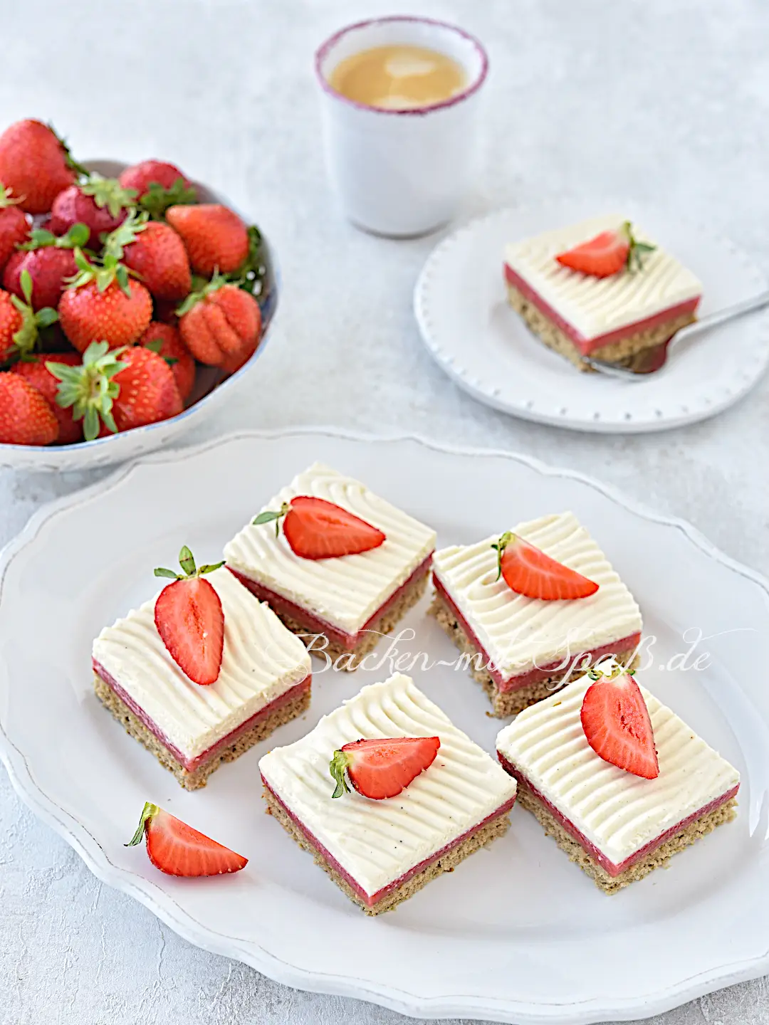 Erdbeer-Biskuitkuchen mit Halva-Creme