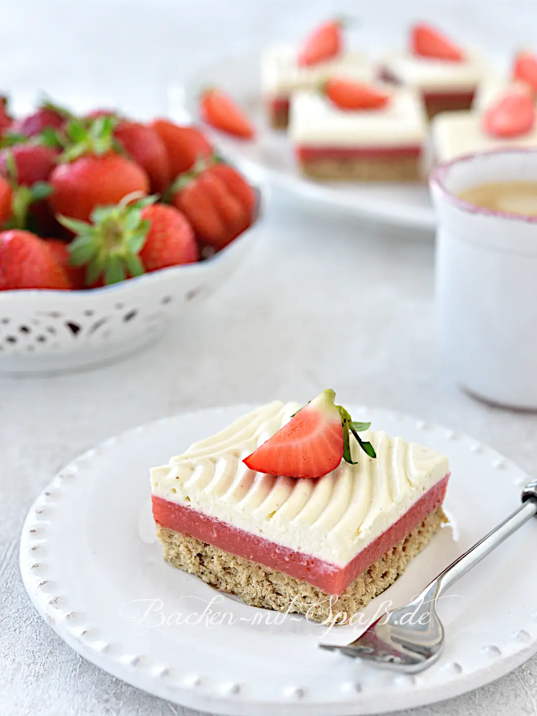 Erdbeer-Biskuitkuchen mit Halva-Creme