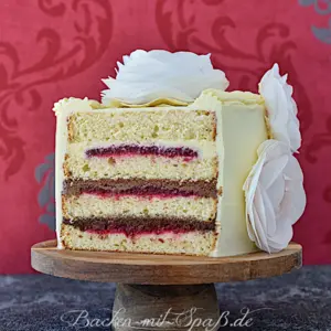 Himbeertorte mit weißer Schokolade und Ganache