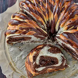 Zweifarbiger Hefekranz mit Nutella