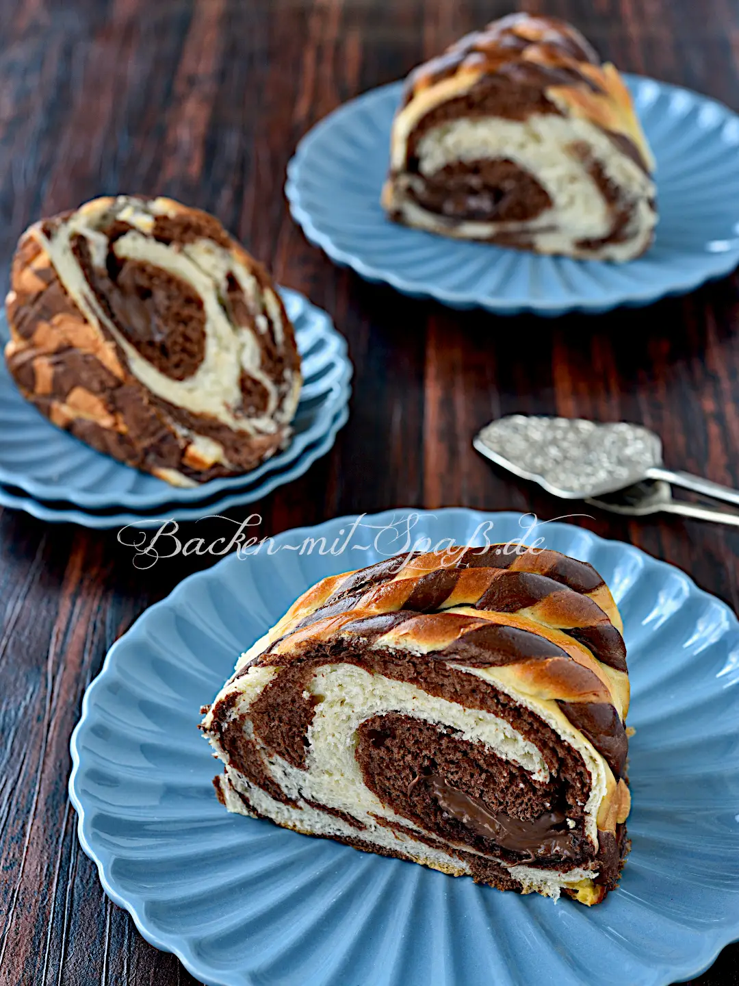 Zweifarbiger Hefekranz mit Nutella