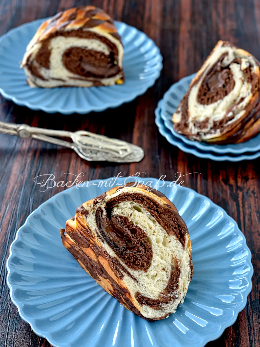 Zweifarbiger Hefekranz mit Nutella
