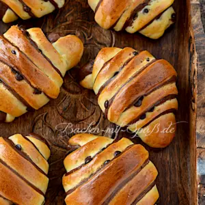 Zweifarbige Hefeteig-Hörnchen mit Nutella