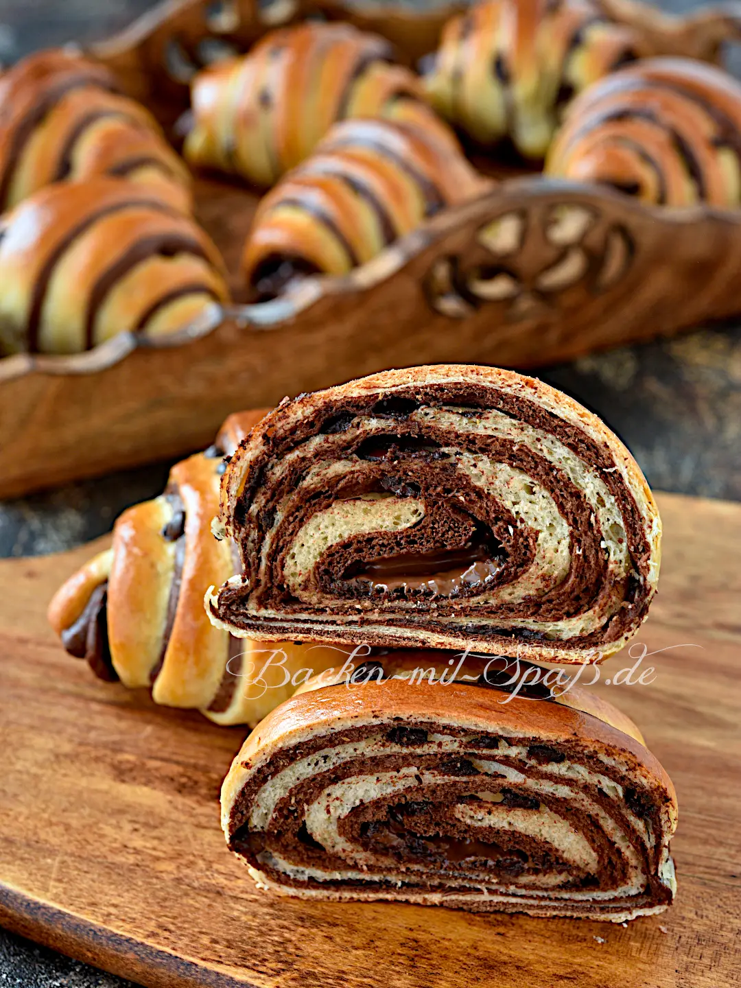 Zweifarbige Hefeteig-Hörnchen mit Nutella