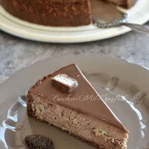 Schokoladenkäsekuchen mit Bounty-Stückchen