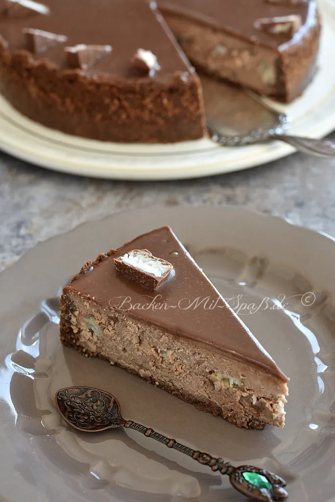 Schokoladenkäsekuchen mit Bounty-Stückchen