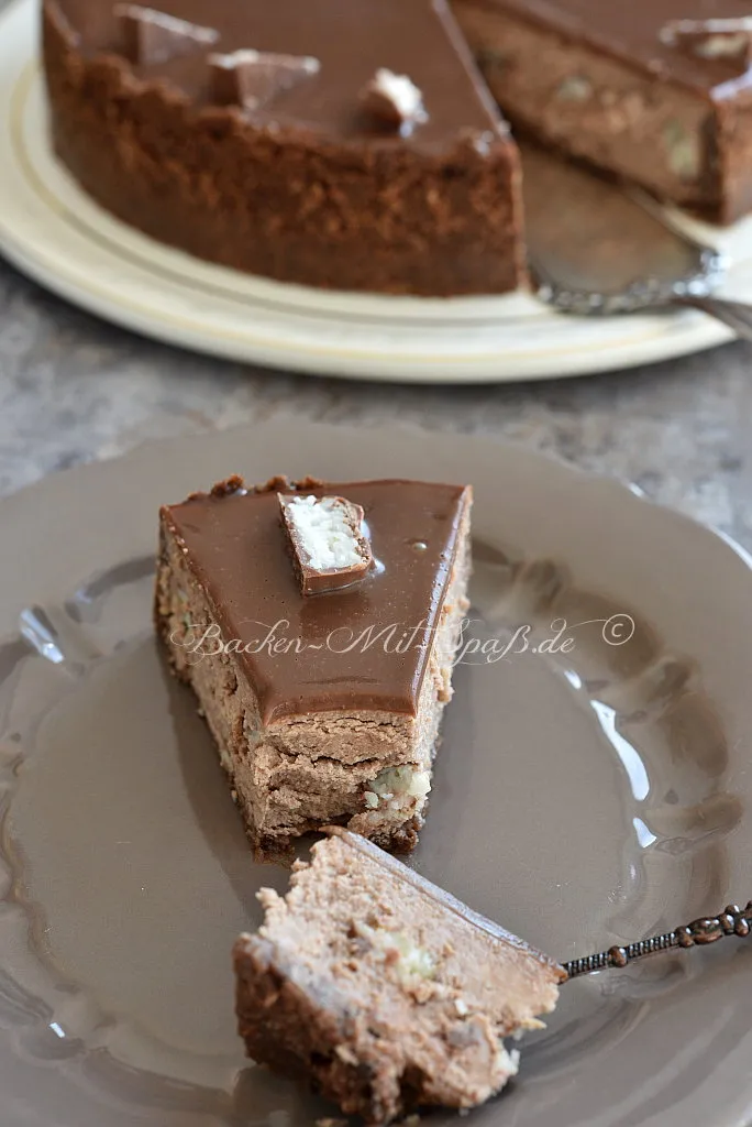 Schokoladenkäsekuchen mit Bounty-Stückchen