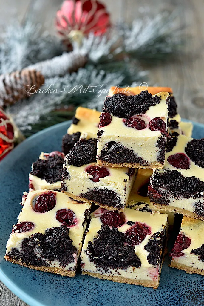 Mohn-Käsekuchen mit Kirschen