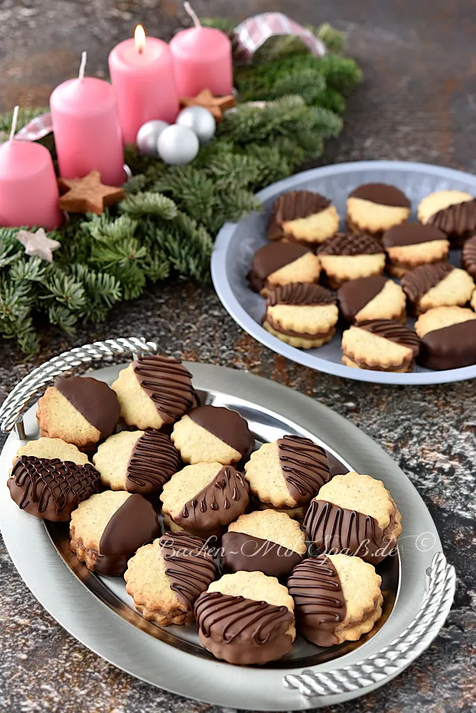 Taler mit Marzipan-Schoko-Füllung