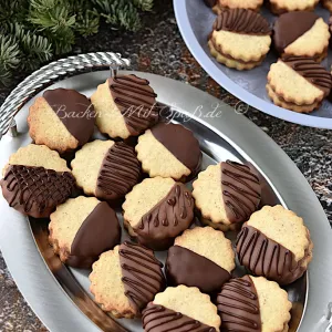 Taler mit Marzipan-Schoko-Füllung