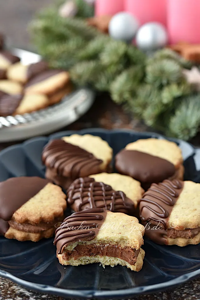 Taler mit Marzipan-Schoko-Füllung