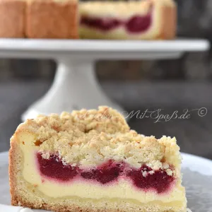 Käsekuchen mit Himbeerpudding