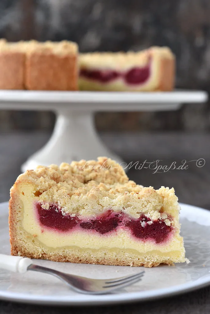 Käsekuchen mit Himbeerpudding