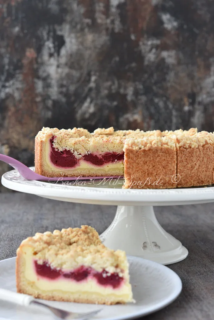 Käsekuchen mit Himbeerpudding