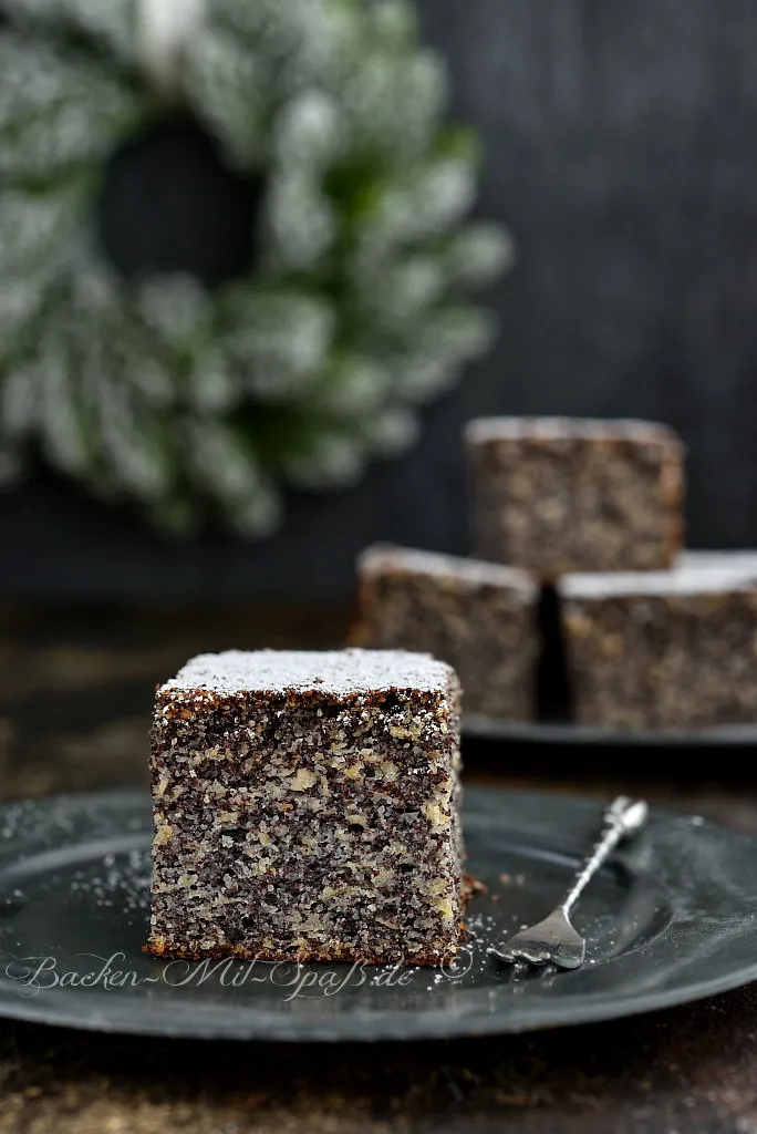 Saftiger Mohnkuchen mit Äpfeln