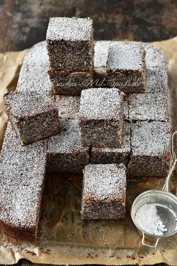 Saftiger Mohnkuchen mit Äpfeln