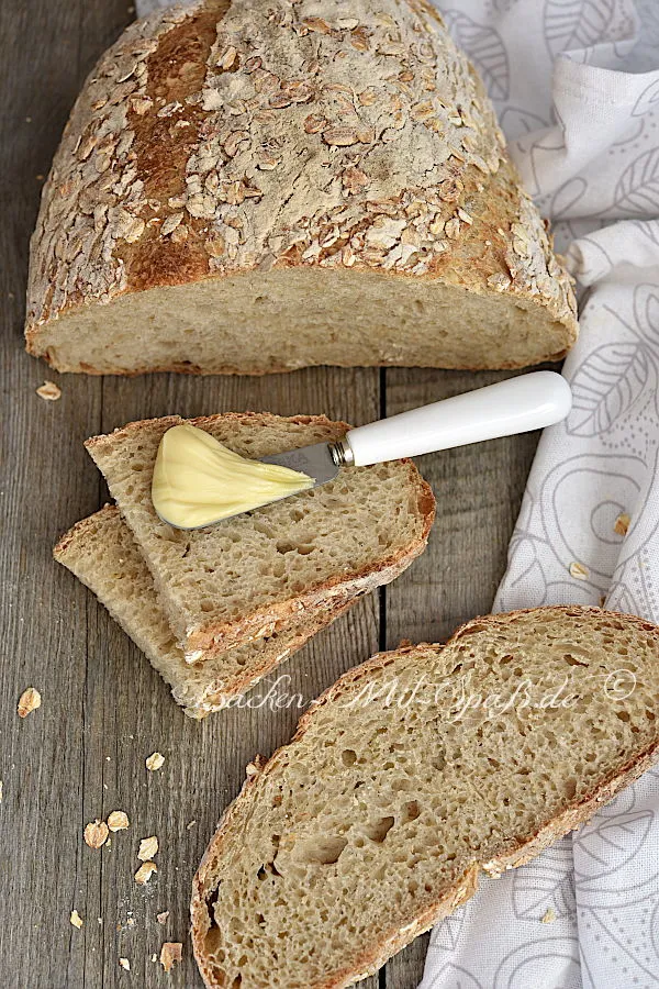 Sauerteigbrot mit Haferflocken