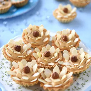 Tartelettes mit Karamellschaum