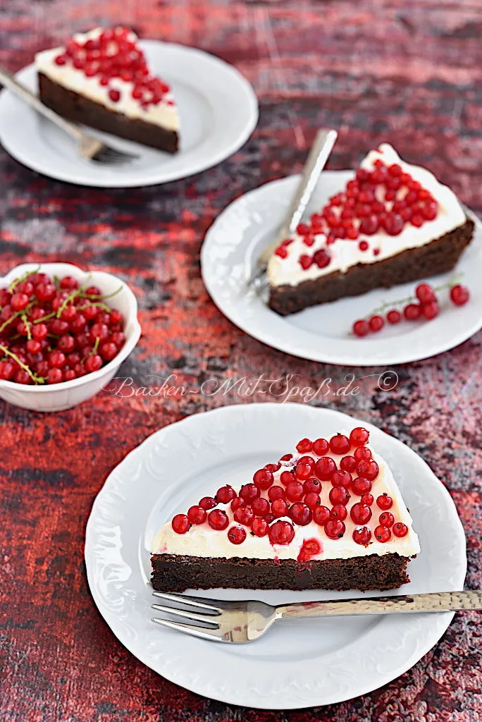 Brownie mit Mascarpone und Johannisbeeren Brownie mit Mascarpone und Johannisbeeren