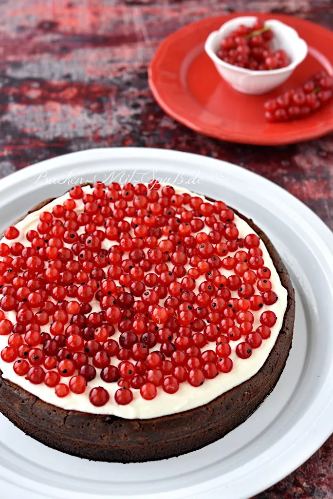 Brownie mit Mascarpone und Johannisbeeren Brownie mit Mascarpone und Johannisbeeren