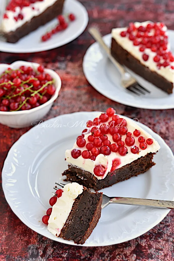Brownie mit Mascarpone und Johannisbeeren Brownie mit Mascarpone und Johannisbeeren
