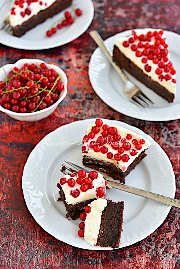 Brownie mit Mascarpone und Johannisbeeren Brownie mit Mascarpone und Johannisbeeren