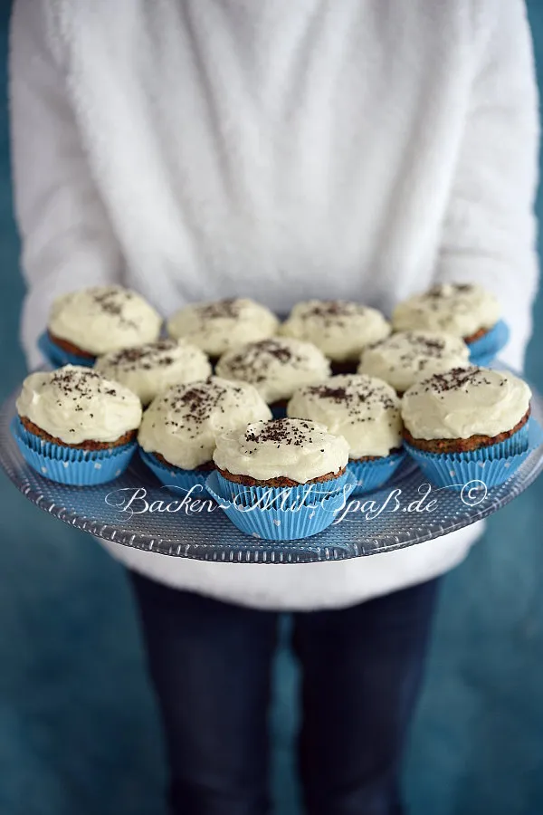 Mohn- Marzipan- Cupcakes