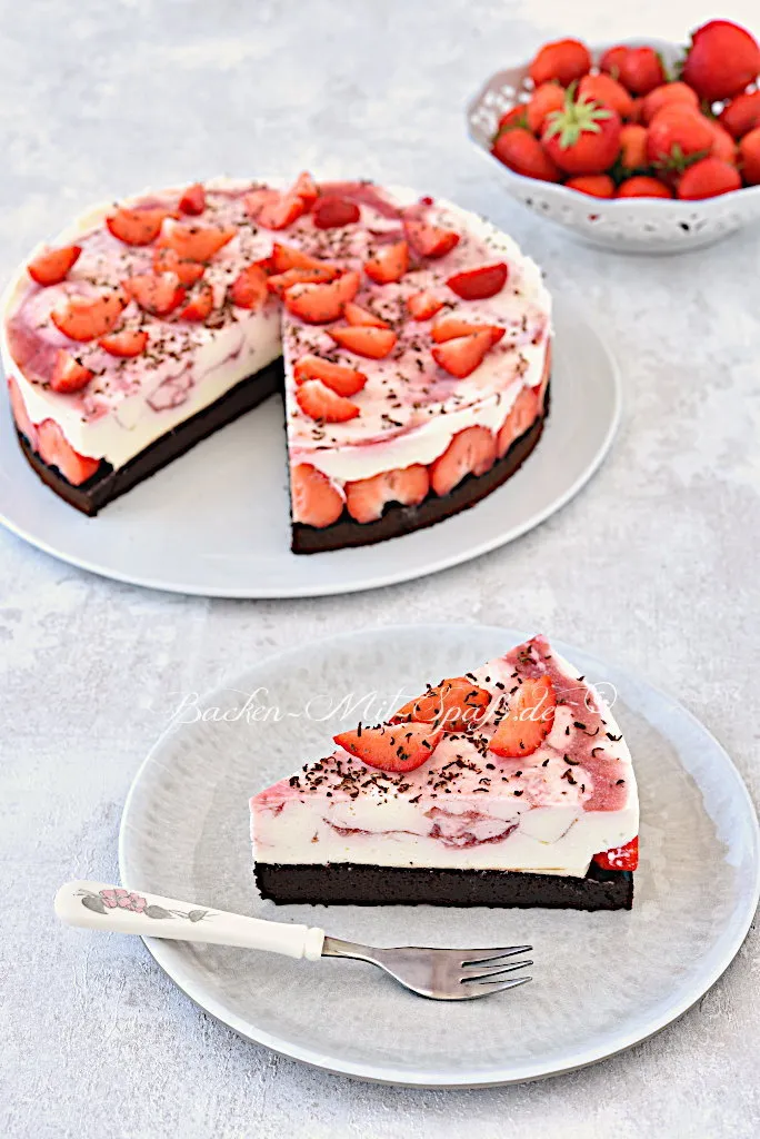 Erdbeer-Frischkäse-Torte ohne Backen mit Schokoboden Erdbeer-Frischkäse-Torte ohne Backen mit Schokoboden