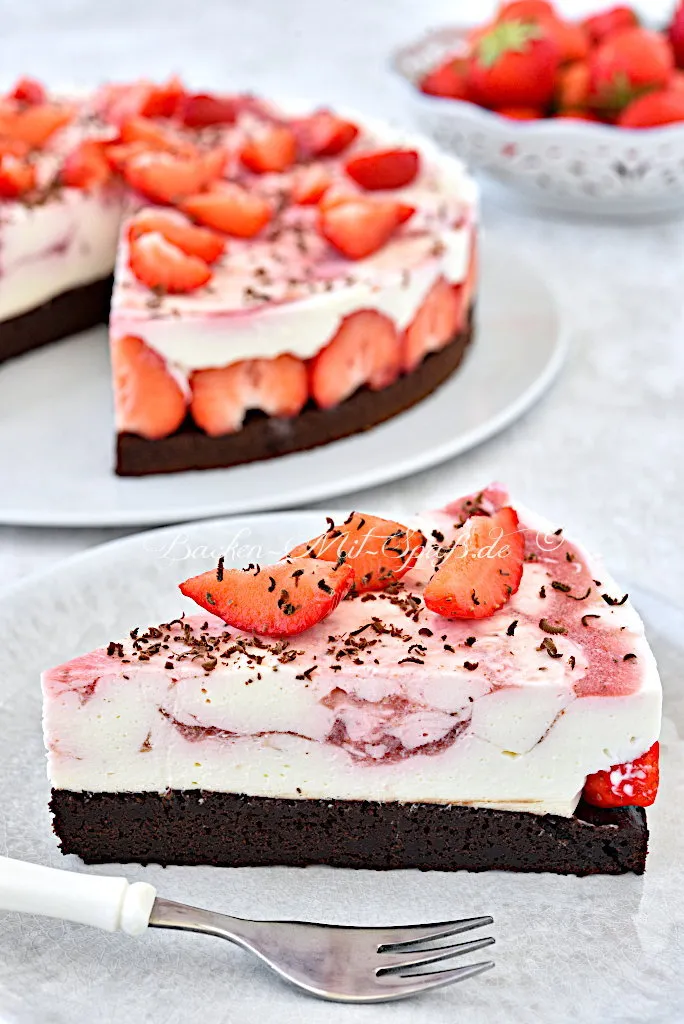 Erdbeer-Frischkäse-Torte ohne Backen mit Schokoboden Erdbeer-Frischkäse-Torte ohne Backen mit Schokoboden