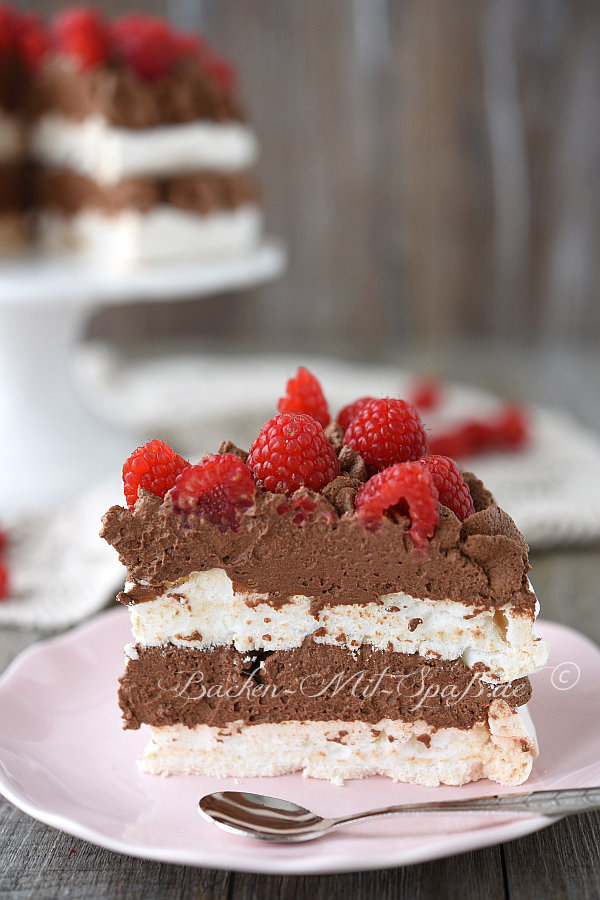 Pavlova- Torte mit Schokoladencreme