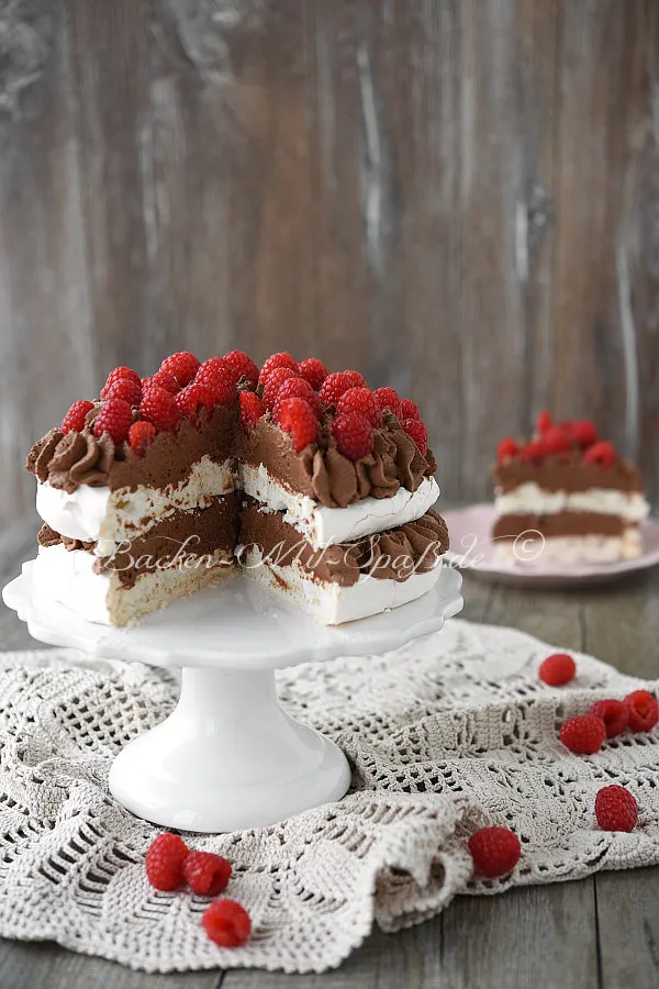 Pavlova- Torte mit Schokoladencreme