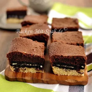 Brownies mit Oreo auf Rührteigboden