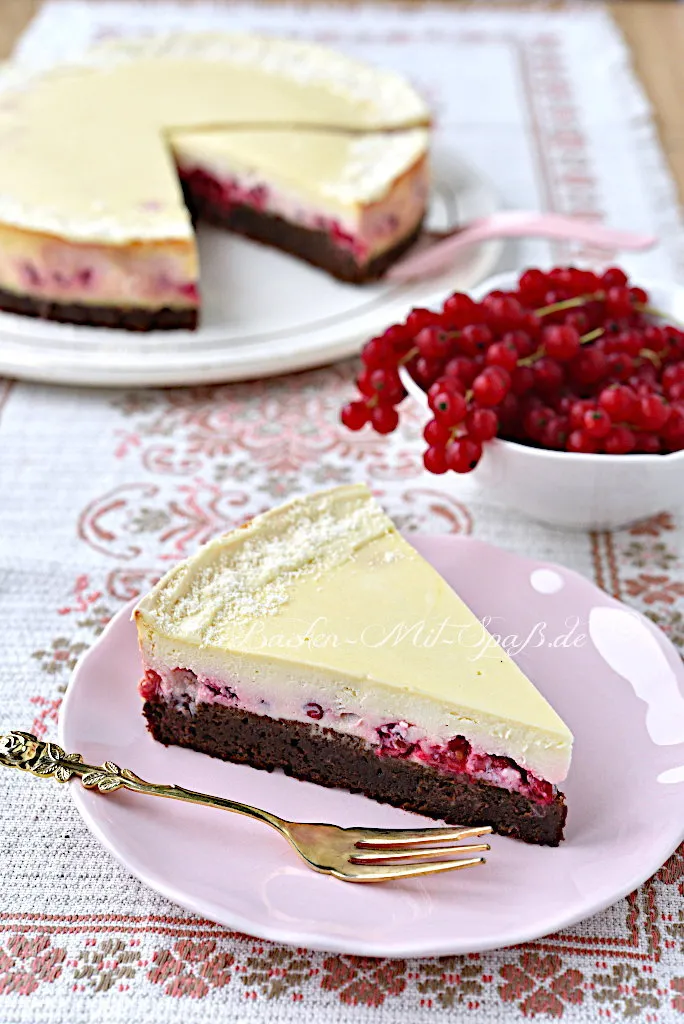 Brownie-Käsekuchen mit Johannisbeeren